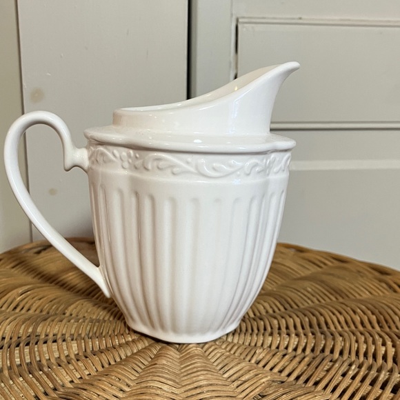 Mikasa Italian Countryside creamer
EUC - Picture 3 of 6